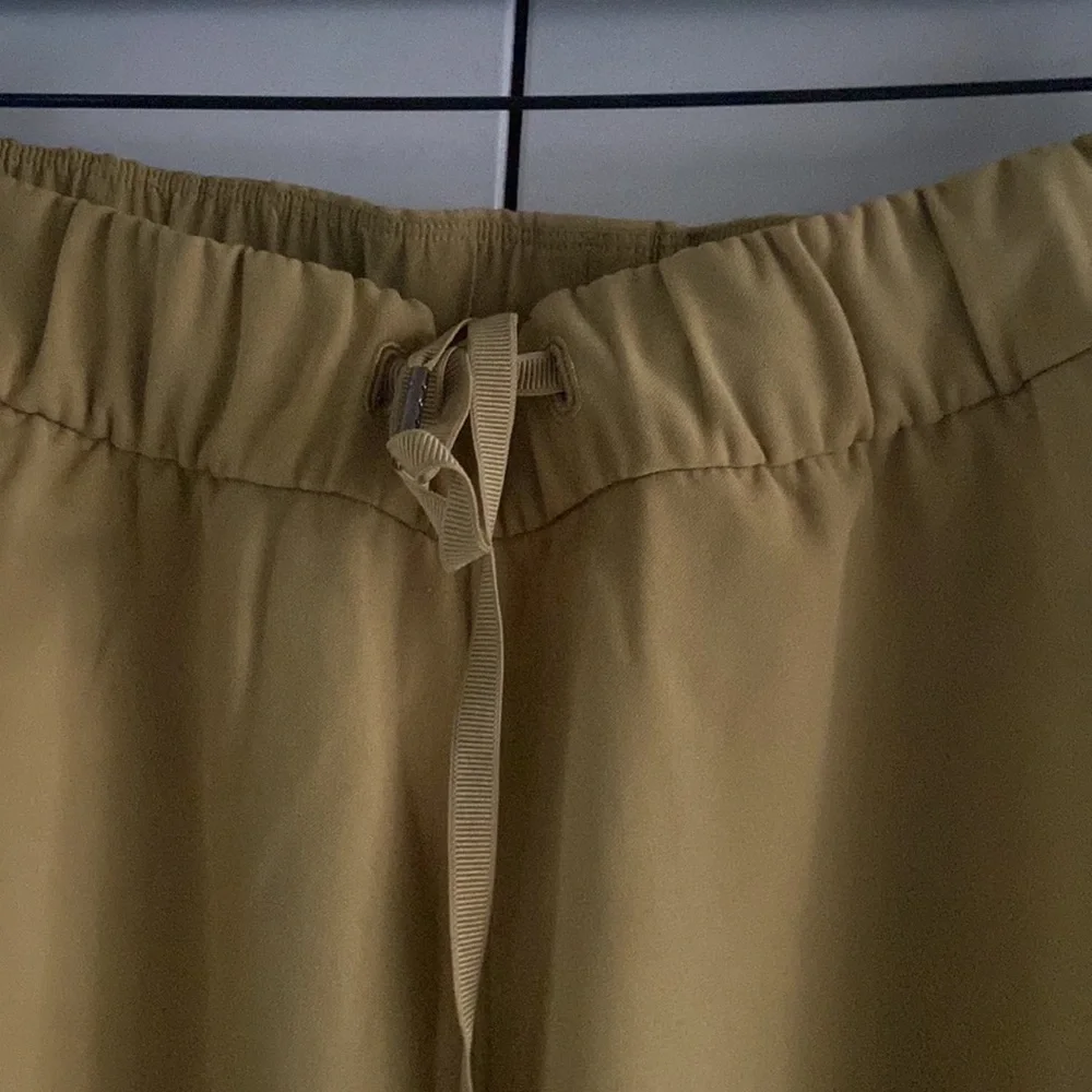 Lululemon On the Fly 7/8 Pant *Woven - Picture 7 of 15